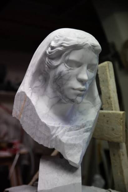 scultura Naman marmo statuario venato